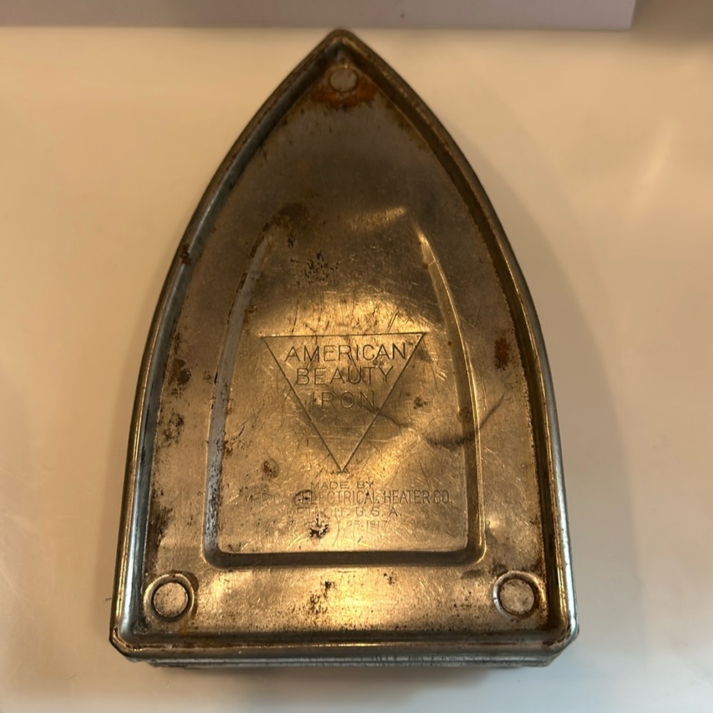 AMERICAN BEAUTY Iron Stand/Rest/Trivet Vintage 1917